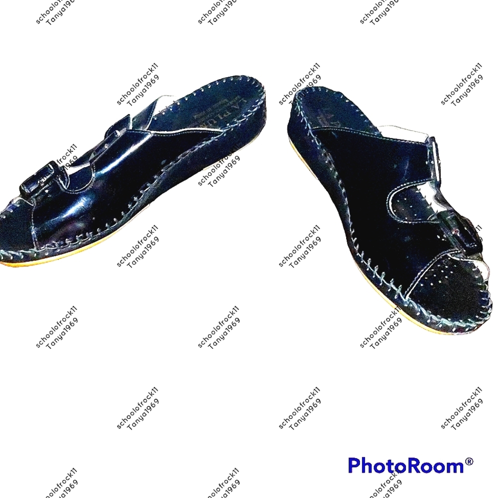 La Plume brand Patent Leather sandals - Picture 2 of 6